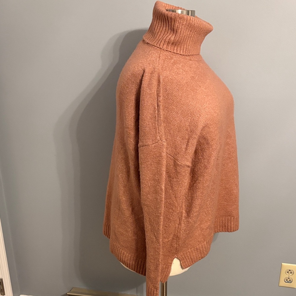 ANDREE BY UNIT Dusty Rust Turtleneck Sweater - Picture 5 of 7